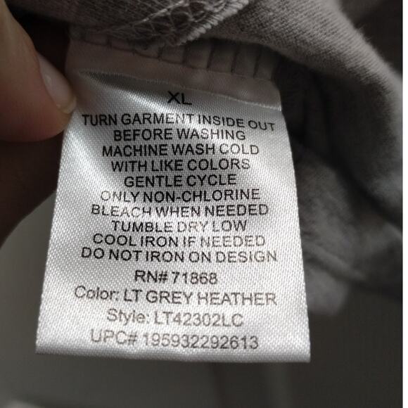 Disney Juniors' Size XL (15-17) Nightmare Before Christmas Halloween Graphic Tee - Picture 7 of 7